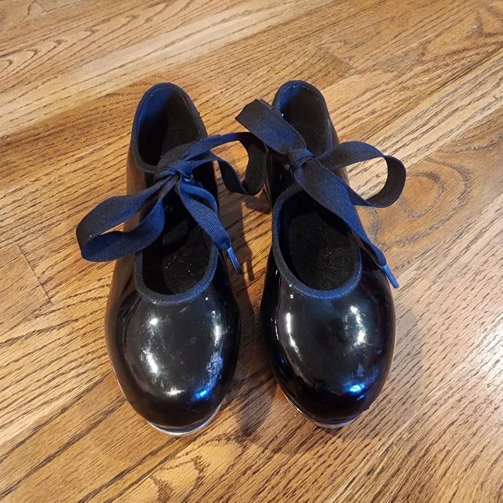 Bloch tap shoes Size 12.5 little girls